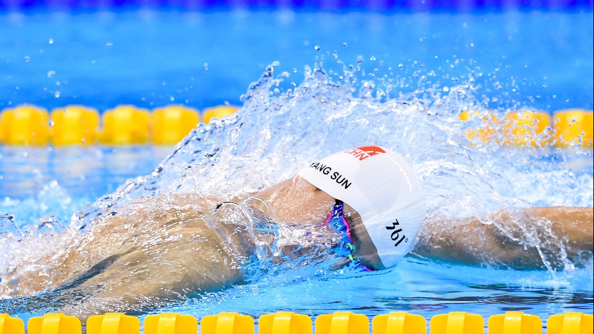 登贝莱VS姆巴佩：金球之争暗藏兄弟情深与俱乐部恩怨，登贝莱是哪国球员